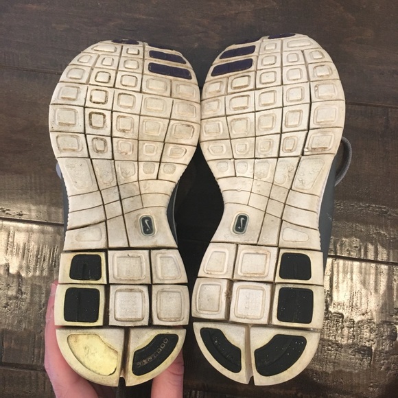 Women's Nike Shoes - Picture 4 of 8